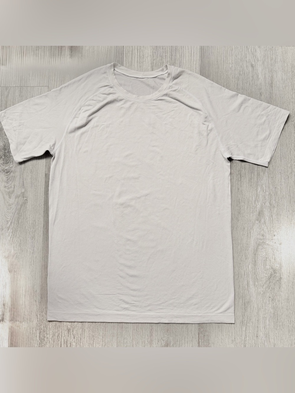 Lululemon metal vent men’s tee, short sleeve, Sz L ( Movement is medicine)